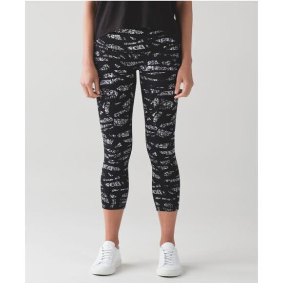 Lululemon Wunder Under Crop (Hi-Rise) Leggings- Size 4 - Patterned Workout Gym